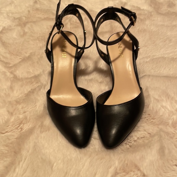 Nine West block heels- size 7 1/2- gold studs- color black - Picture 3 of 5